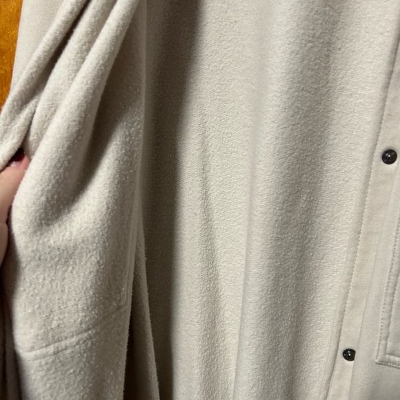 Abercrombie and Fitch Shacket - Picture 4 of 9